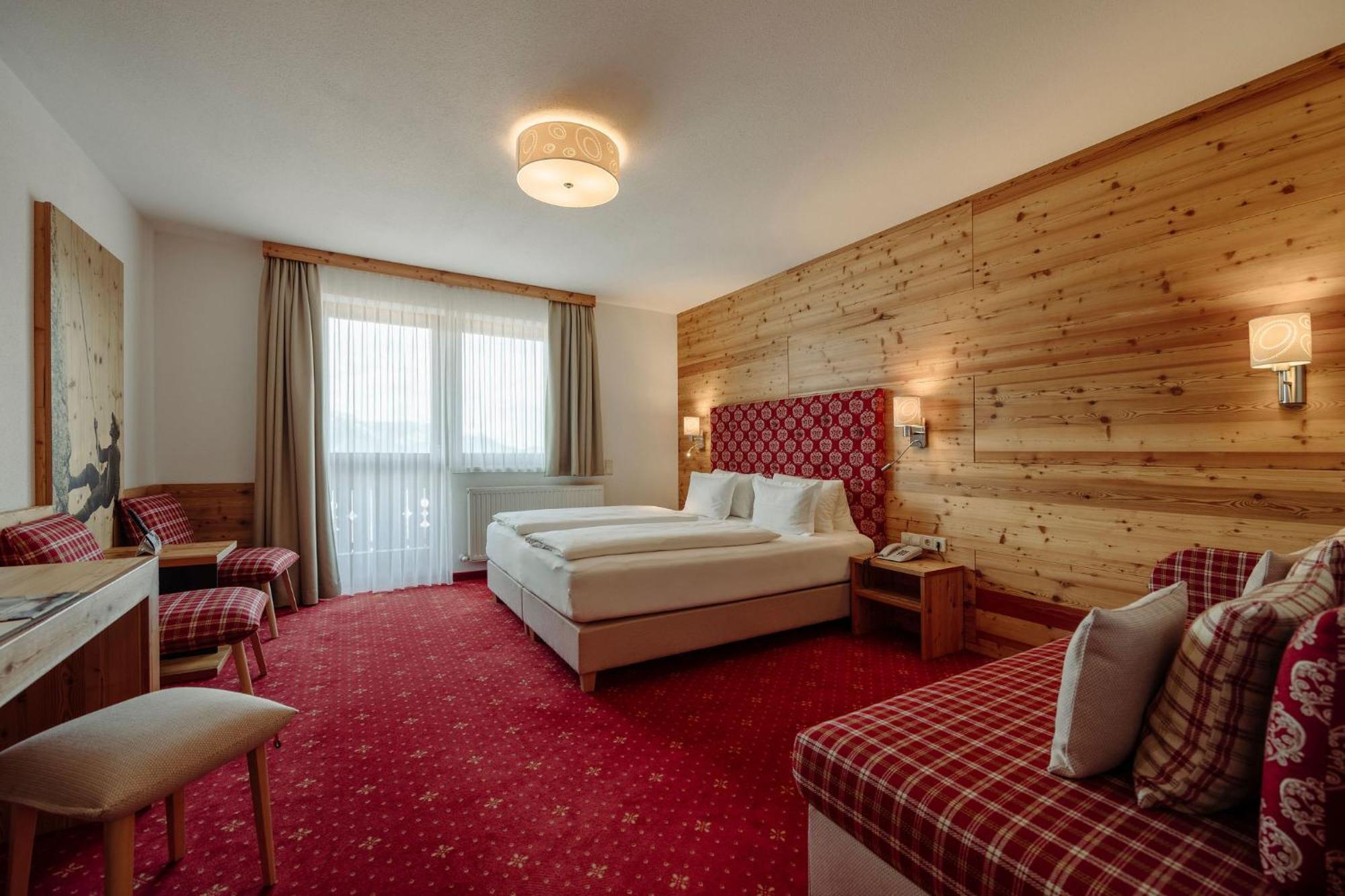 Hotel Waldfrieden 4*